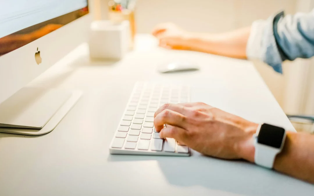 Compelling Content, person using iMac